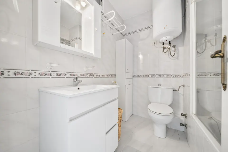 Bathroom, WL Costa Properties · 2024 · shoot 8