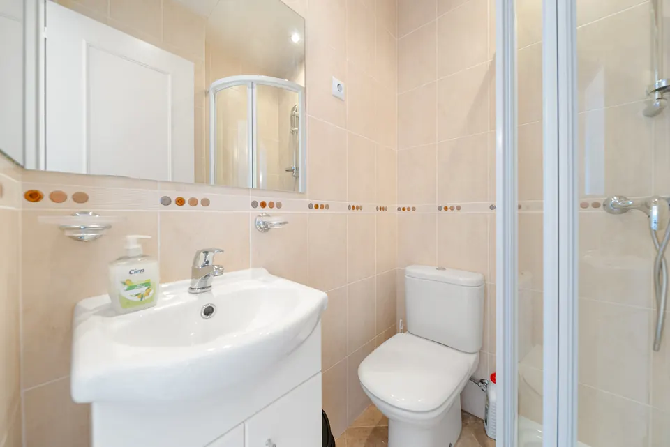 Bathroom, Suncoaster · 2024 · shoot 6
