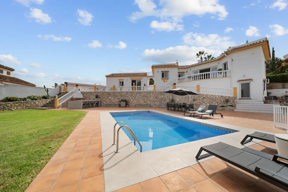 Pool, WL Costa Properties · 2024 · shoot 15