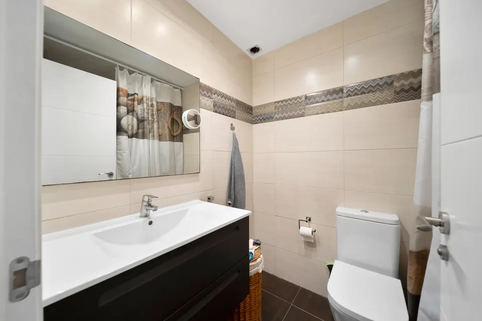 Bathroom, WL Costa Properties · 2024 · shoot 18