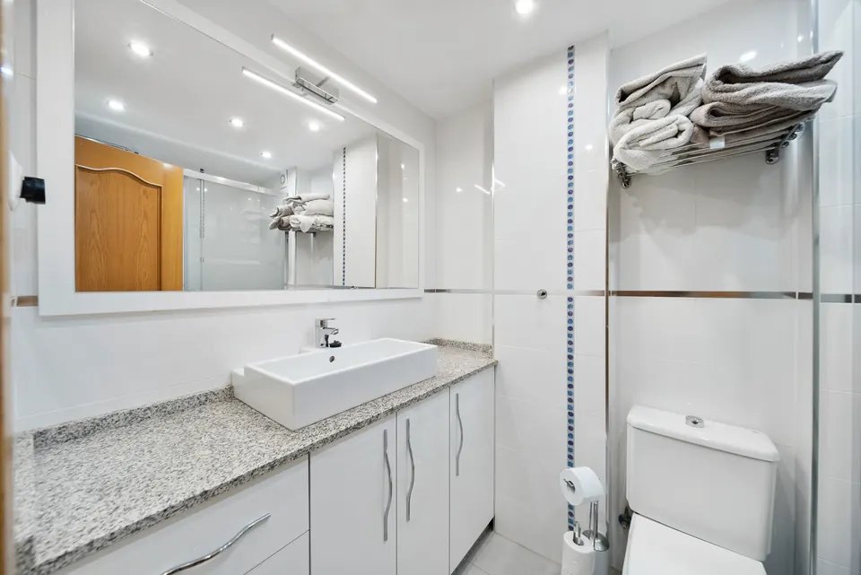 Bathroom, WL Costa Properties · 2024 · shoot 19