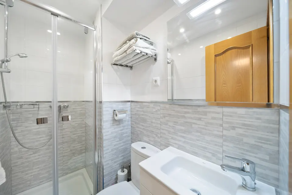 Bathroom, WL Costa Properties · 2024 · shoot 19