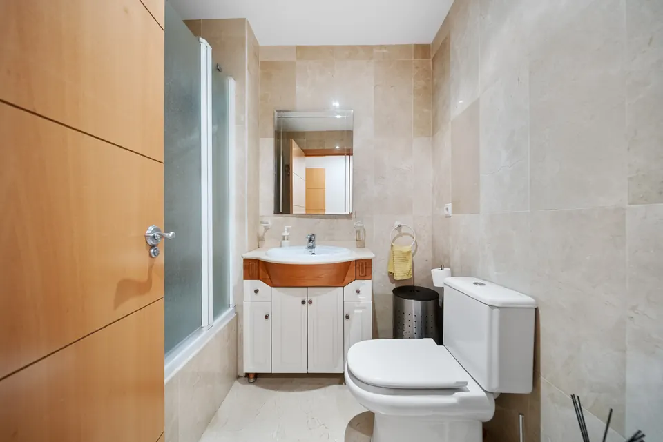 Bathroom, WL Costa Properties · 2024 · shoot 21