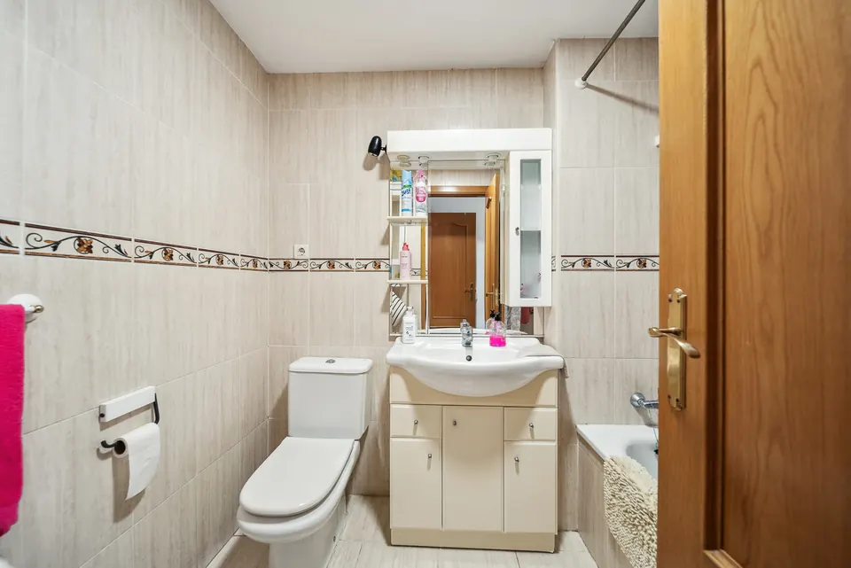 Bathroom, WL Costa Properties · 2024 · shoot 23