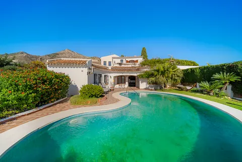Pool, WL Costa Properties · 2024 · shoot 25