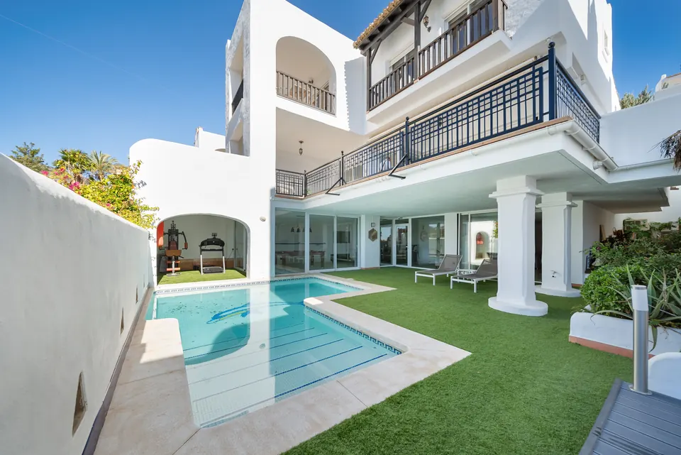 Pool, WL Costa Properties · 2024 · shoot 28