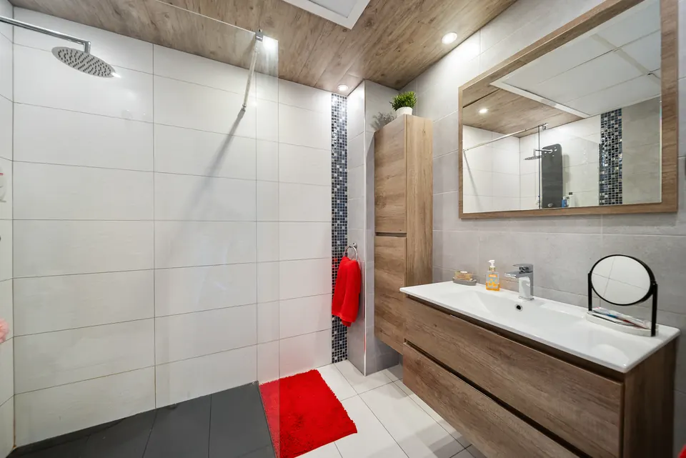 Bathroom, WL Costa Properties · 2025 · shoot 5