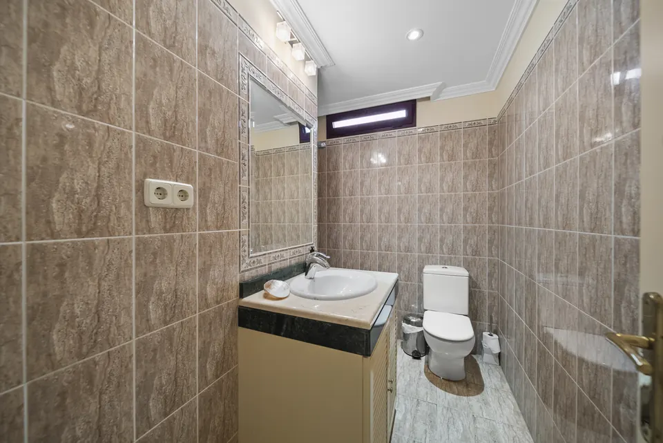 Bathroom, WL Costa Properties · 2025 · shoot 6