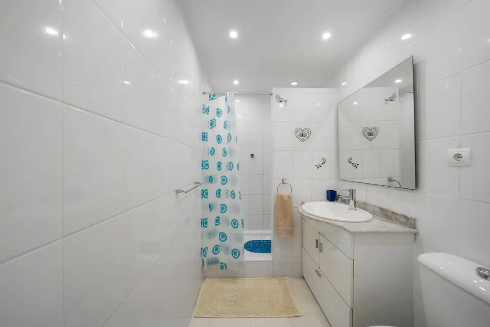 Bathroom, WL Costa Properties · 2025 · shoot 11
