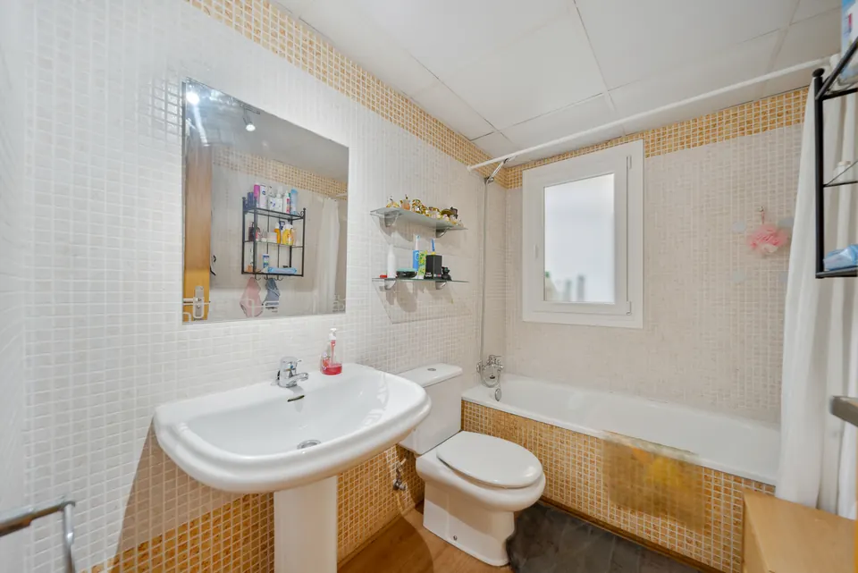 Bathroom, WL Costa Properties · 2025 · shoot 14