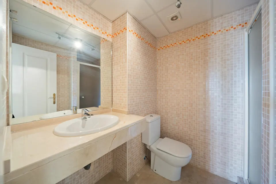 Bathroom, WL Costa Properties · 2025 · shoot 17
