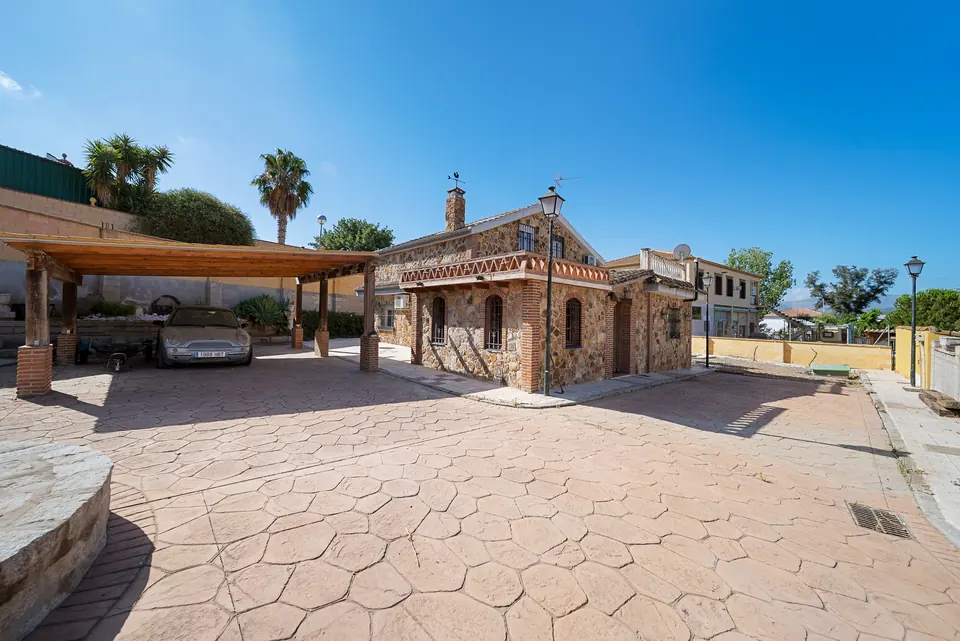 Exterior, WL Costa Properties · 2025 · shoot 18