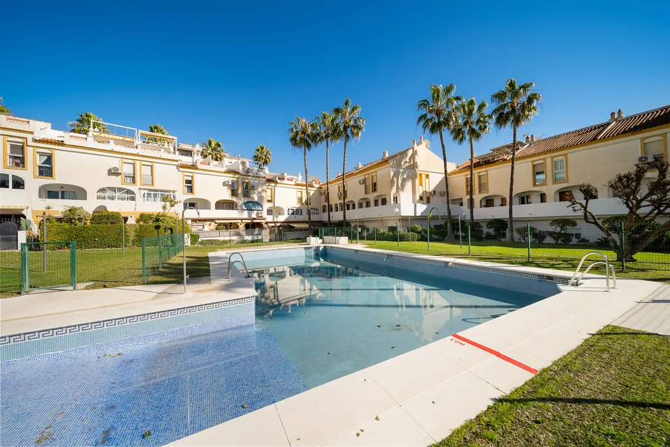 Pool, WL Costa Properties · 2025 · shoot 1