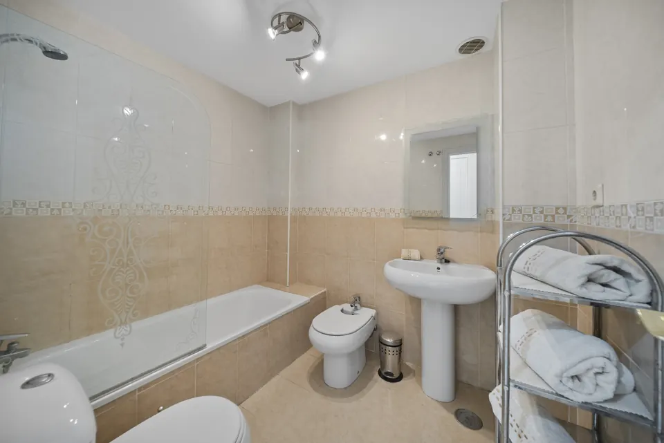 Bathroom, WL Costa Properties · 2025 · shoot 22