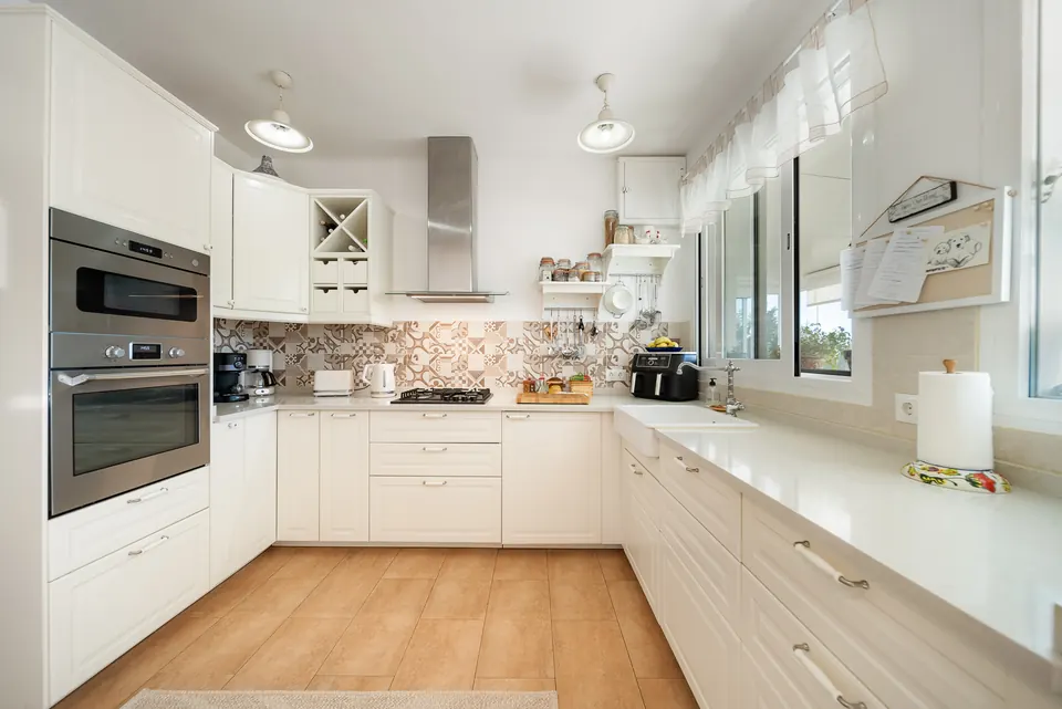 Kitchen, WL Costa Properties · 2025 · shoot 3