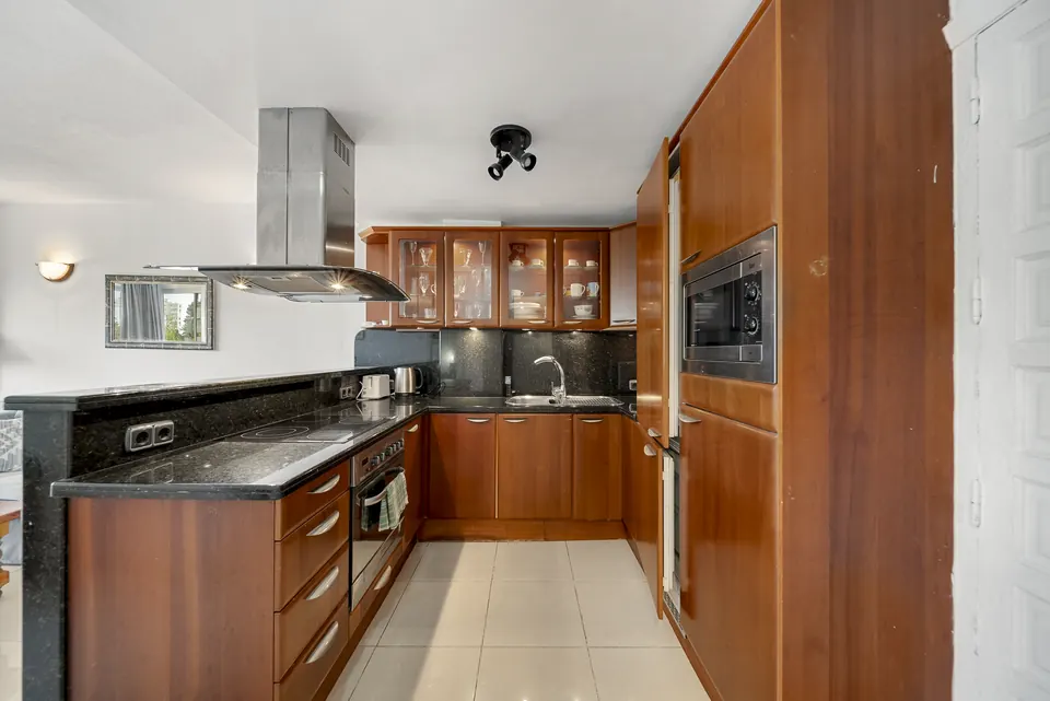 Kitchen, WL Costa Properties · 2025 · shoot 28