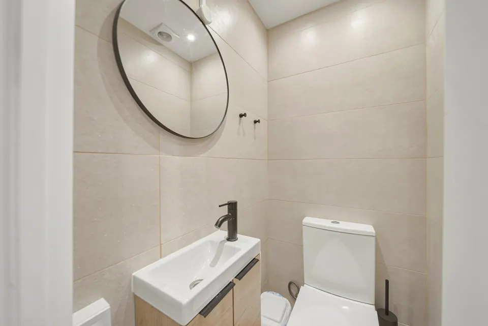 Bathroom, WL Costa Properties · 2026 · shoot 14