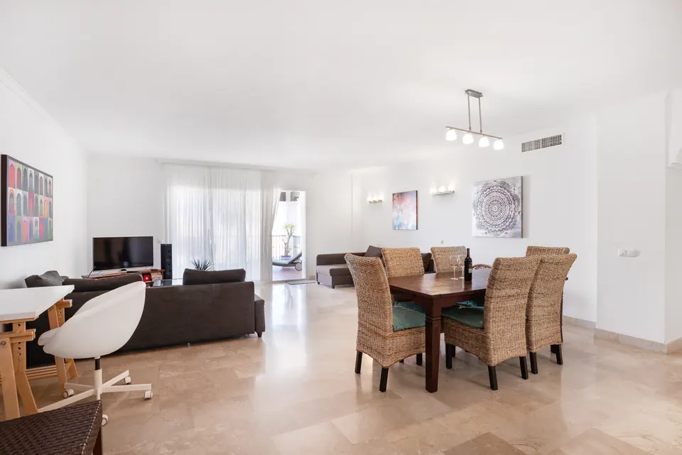 Open plan living and dining, Suncoaster · 2023 · shoot 3