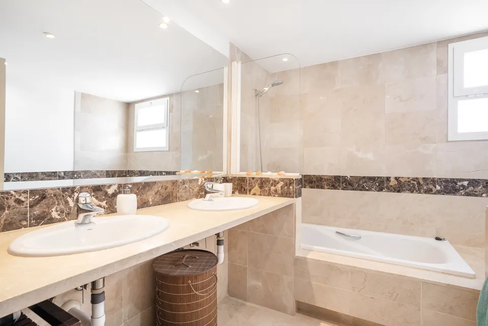 Bathroom, Suncoaster · 2023 · shoot 3