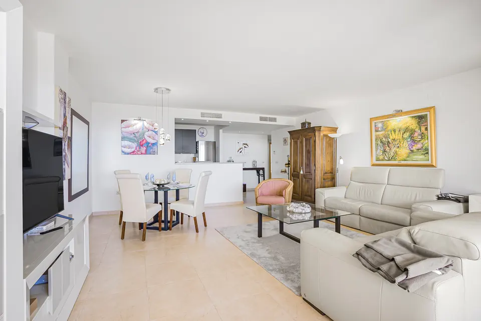 Open plan living and dining, Suncoaster · 2023 · shoot 5