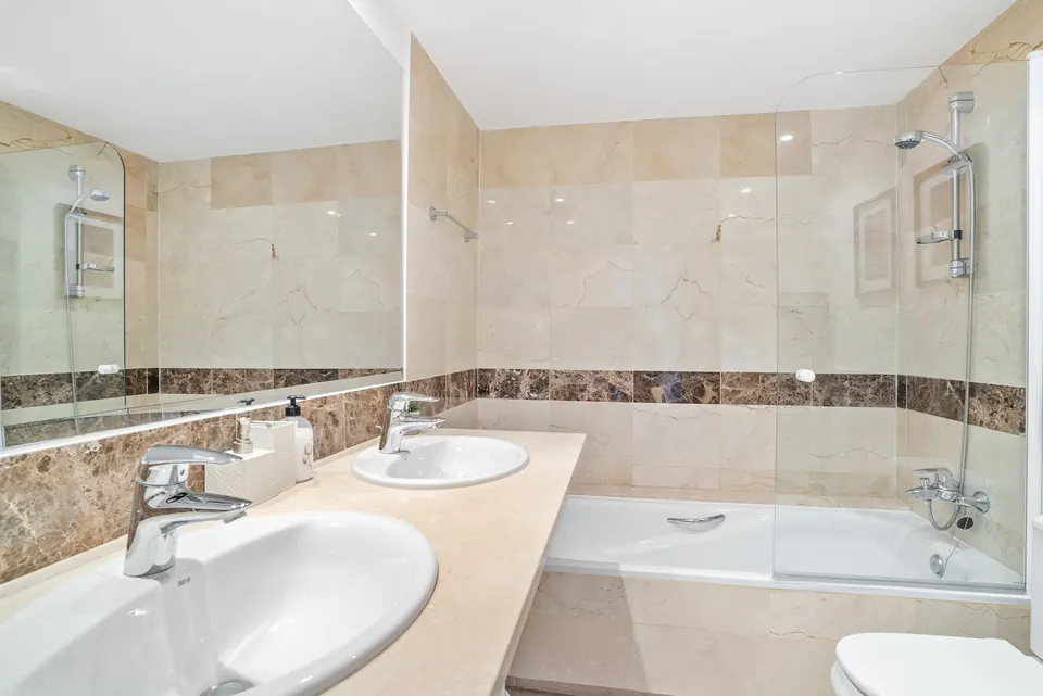 Bathroom, Suncoaster · 2023 · shoot 8
