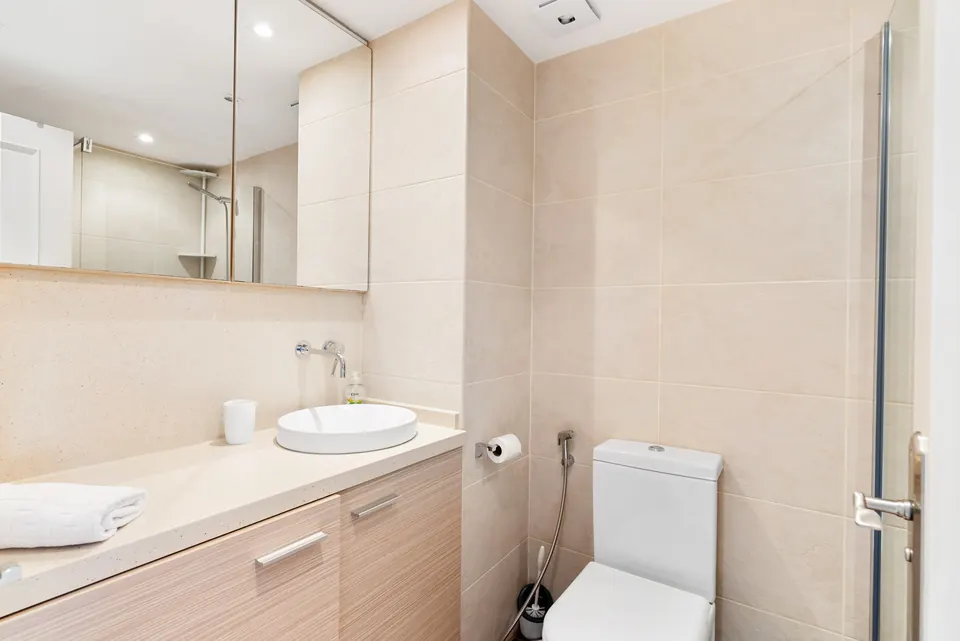 Bathroom, Suncoaster · 2023 · shoot 12